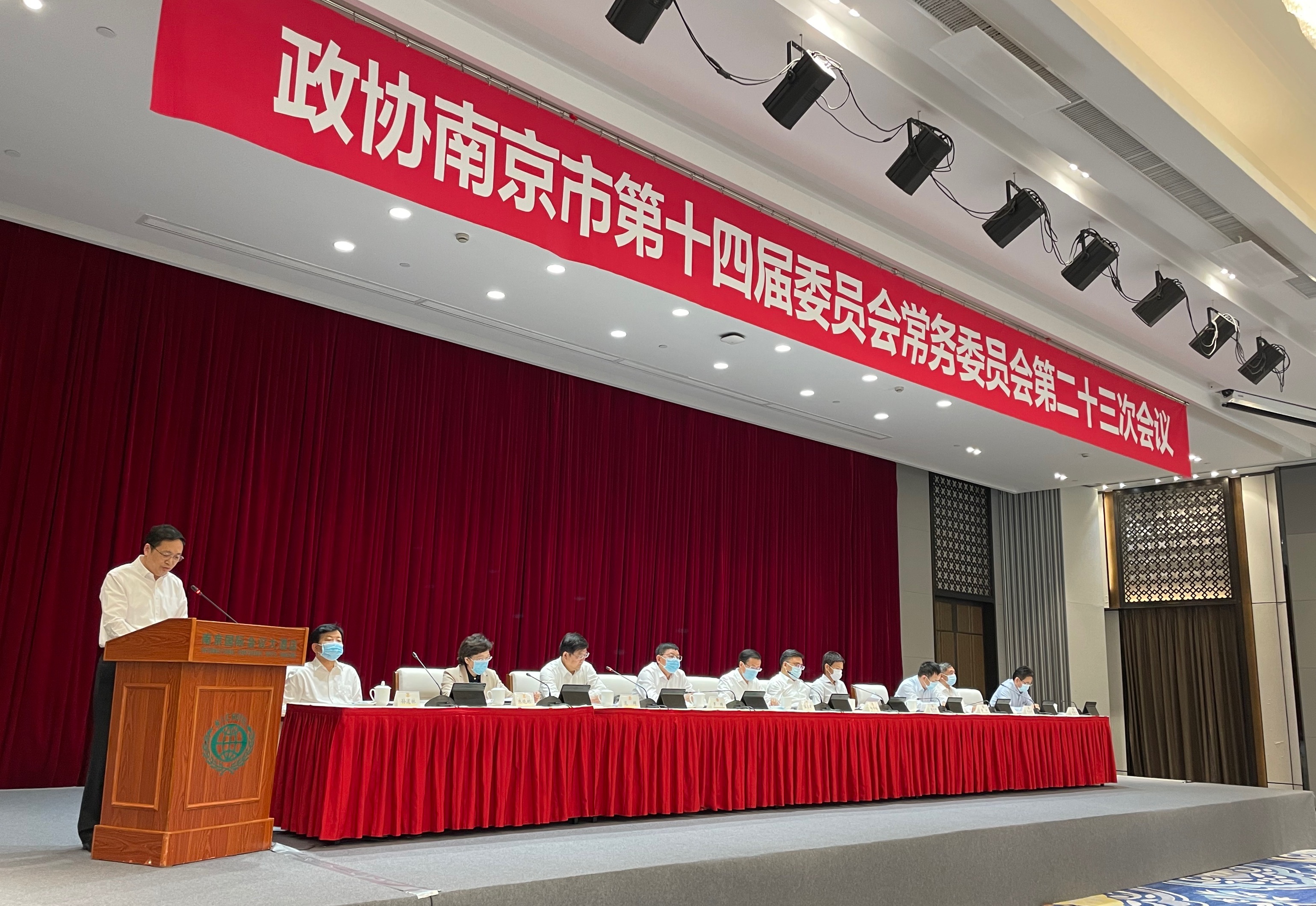 市政协十四届二十三次常委会议召开 农工党南京市委会专职副主委奚建彬作大会发言.jpg