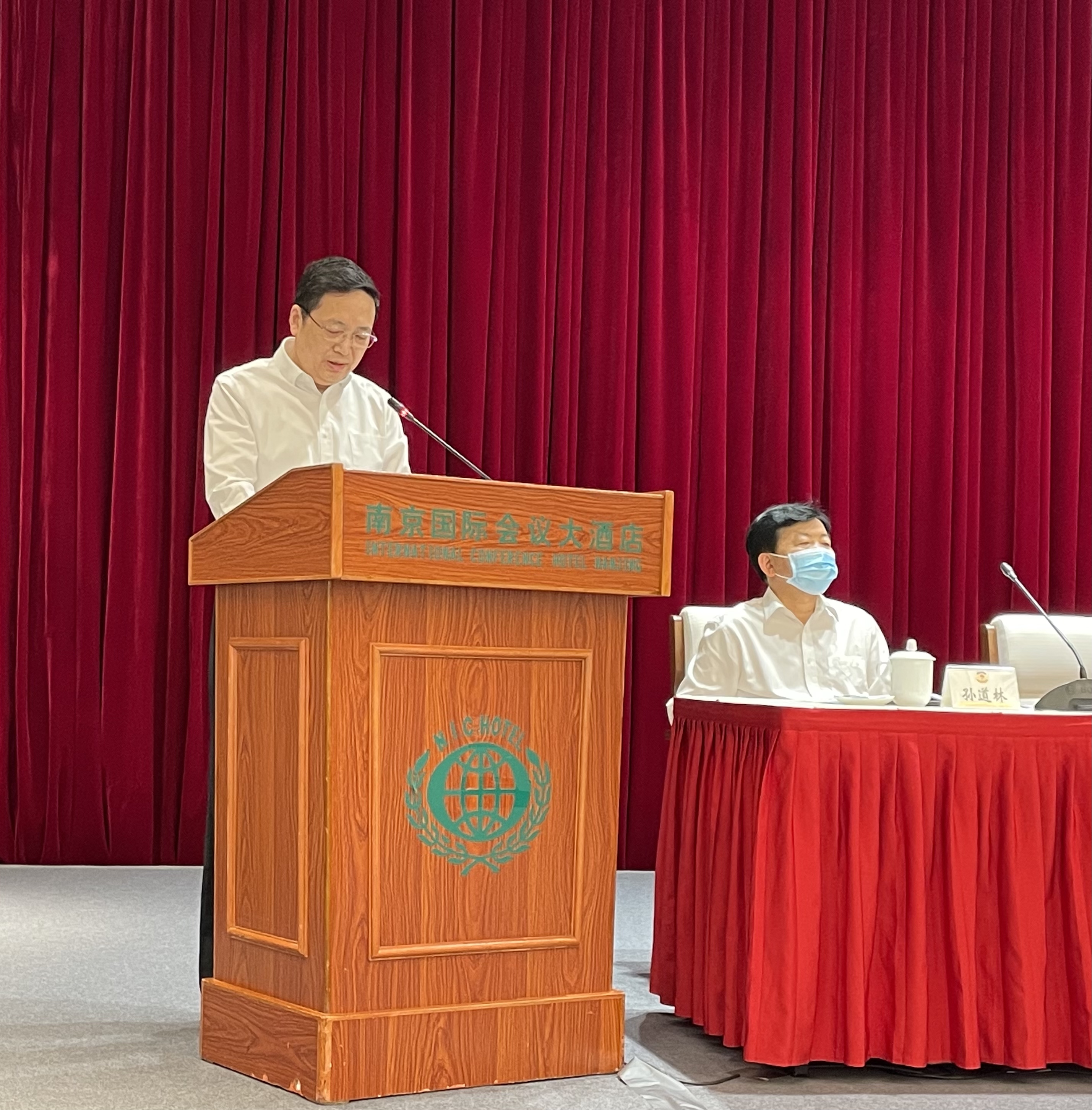 市政协十四届二十三次常委会议召开 农工党南京市委会专职副主委奚建彬作大会发言2.jpg