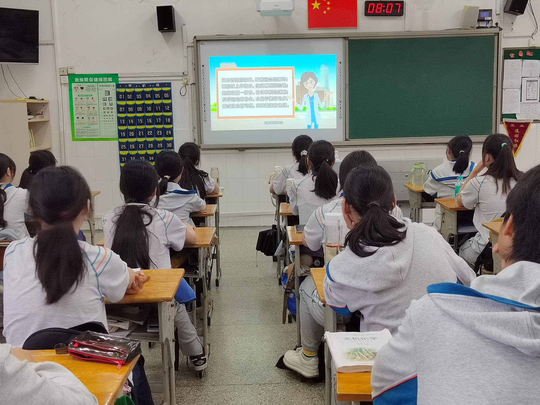 农工党南京市建邺区综合支部开展“健康饮水、健康你我”主题宣传活动 (2).jpg