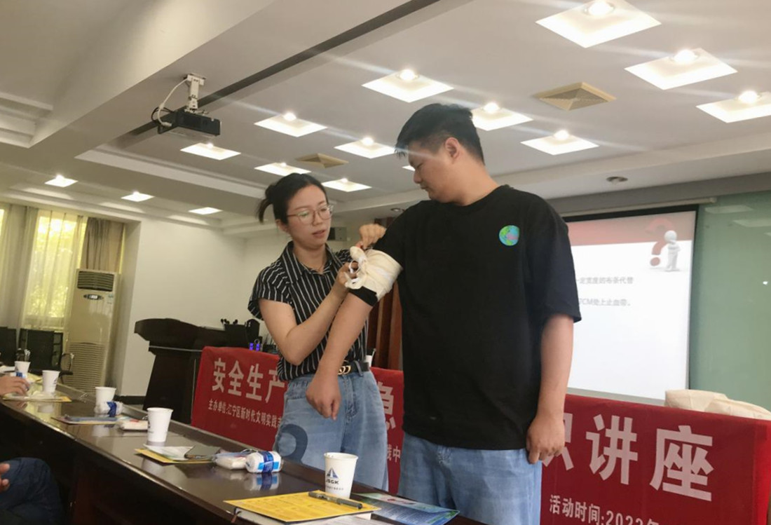 “救”在身边 农工党南京市江宁区医务支部开展“安全生产月”主题活动 (1).jpg