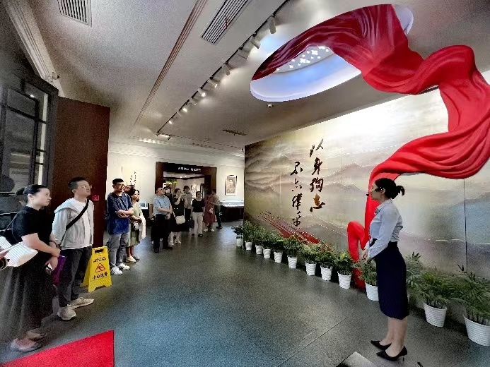 农工党南京市科教专委会、秦淮区基层委员会联合开展“凝心铸魂强根基、团结奋进新征程”主题教育暨共建共学专题调研活动 (2).jpg