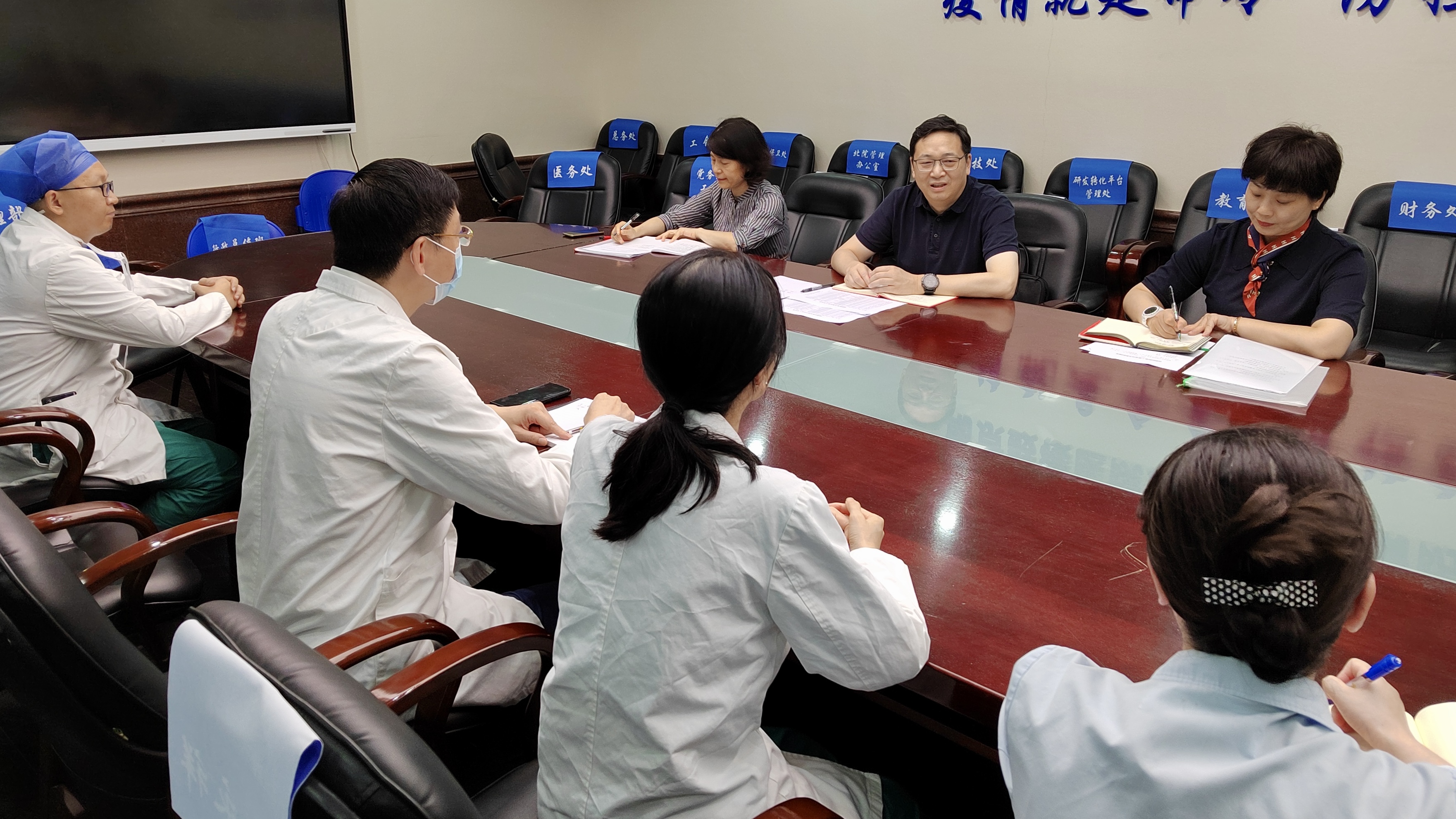 农工党南京市委会走访调研鼓楼医院支部.jpg
