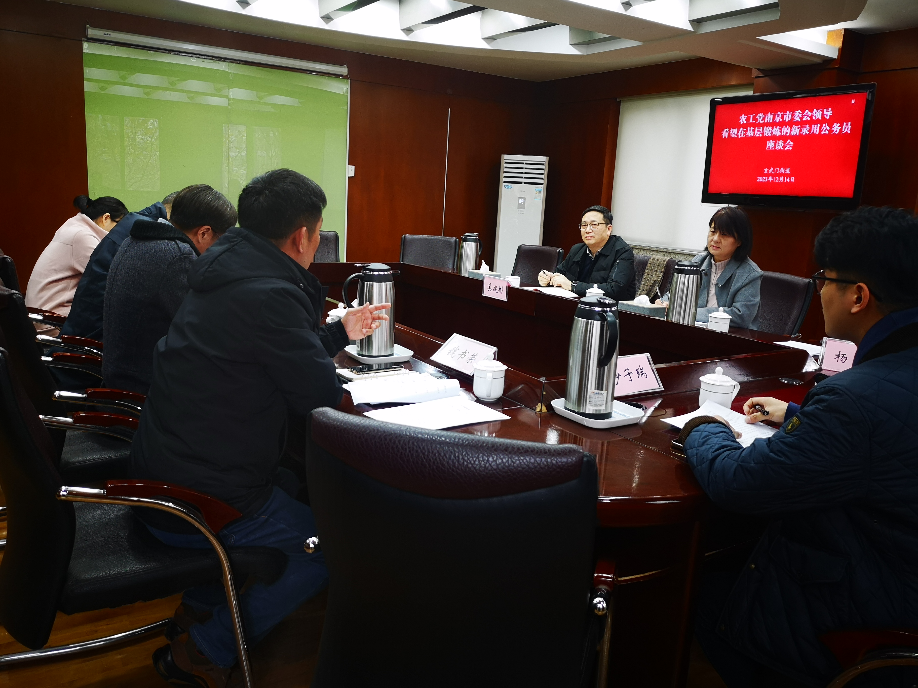 农工党南京市委会领导看望在基层锻炼的新录用公务员 (2).jpg