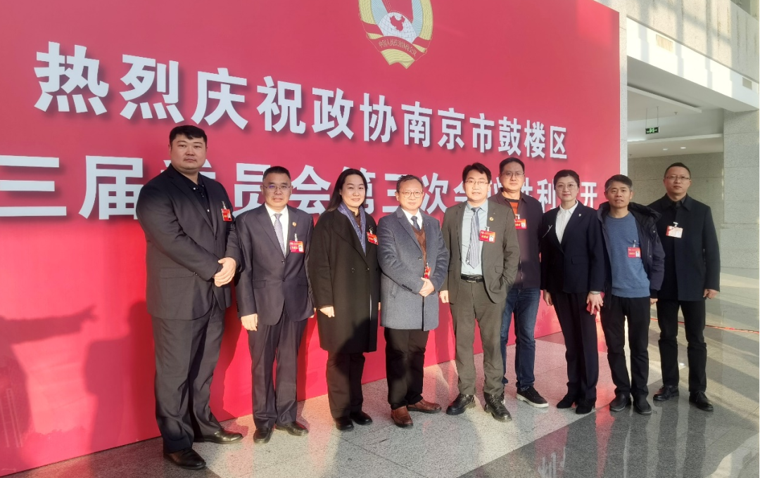 农工党委员在南京市鼓楼区政协全会上履职尽责展风采.png