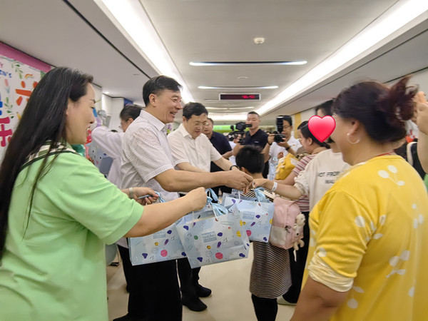 同心庆“六一”   农工党南京市委会开展“重塑笑颜”儿童节慰问活动 (3).jpg