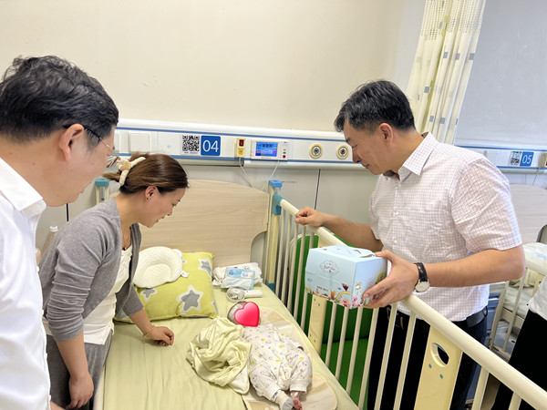 同心庆“六一”   农工党南京市委会开展“重塑笑颜”儿童节慰问活动 (1).jpg