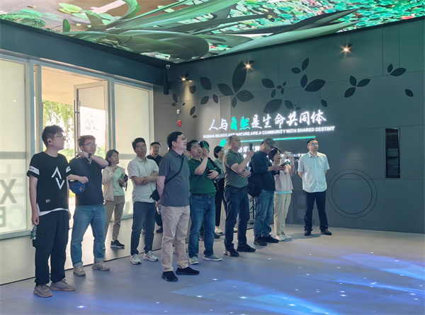 农工党南京市委会开展“环境与健康宣传周”启动仪式暨“共塑生态多样性 美丽湿地健步走”主题活动 (1).jpg
