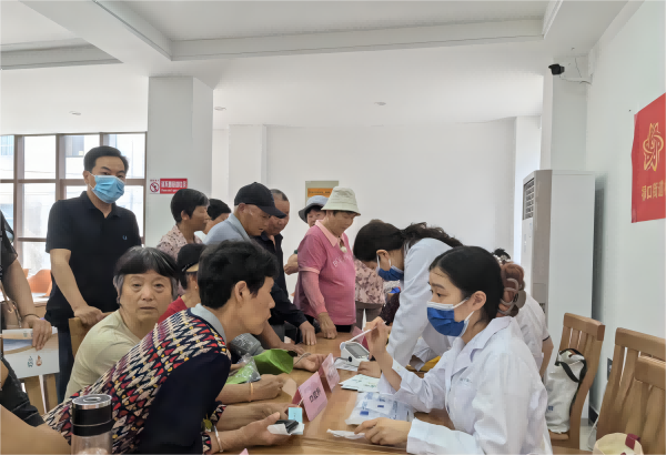 农工党南京市同仁医院支部走进社区开展义诊活动(2).png