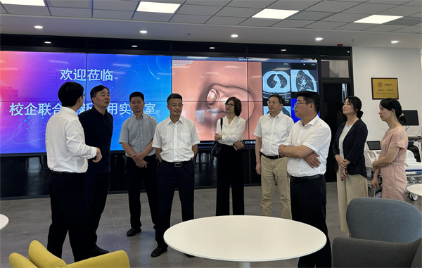 农工党南京市委会赴苏州开展“推进校地融合，发挥高校科技创新策源地作用”重点考察调研 (6).jpg