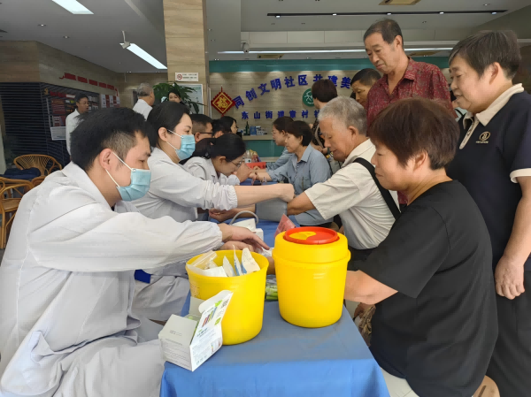 农工党南京市江宁中医院支部走进社区开展“守护生命，促进健康”义诊活动(2).png