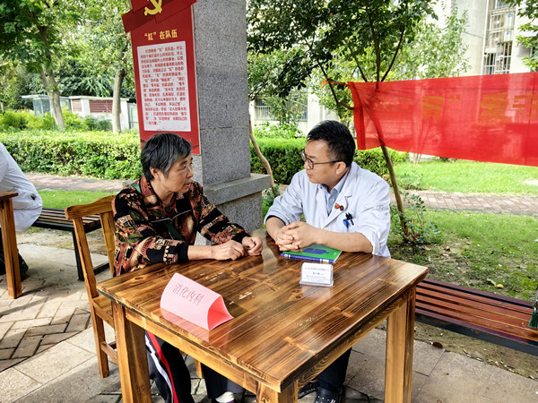 农工党南京市江宁区综合支部联合南京医科大学附属逸夫医院送健康进基层 (1).jpg