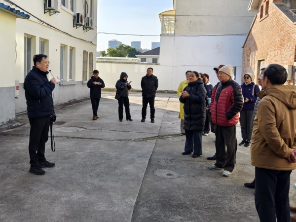 农工党南京市党史研究王宗宏工作室联合多个基层支部参观 (2).jpg