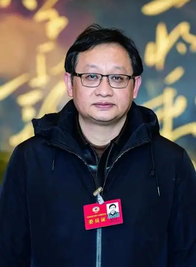 官卫华.png