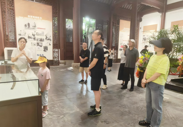 “追先辈印记 品红色书香”——农工党南京市高淳区综合支部开展学习活动(2).png