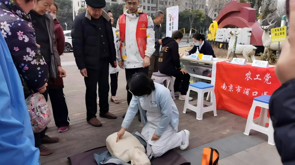 农工党南京市浦口医院支部开展“践行雷锋精神，健康服务社区行”义诊活动（3）.png