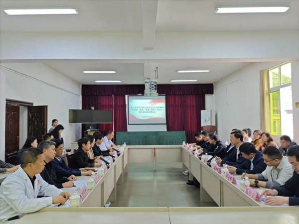 农工党南京市委会赴贵州省开展医疗帮扶暨“重塑笑颜”公益金大型义诊活动（1）.jpg