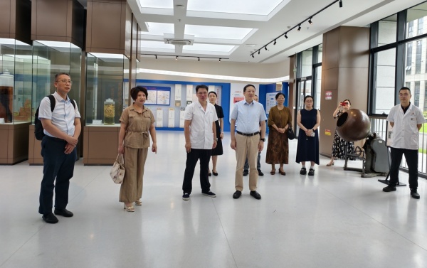 农工党南京市中医药专委会赴省、市、区三级中医院开展专题调研 (1).jpg