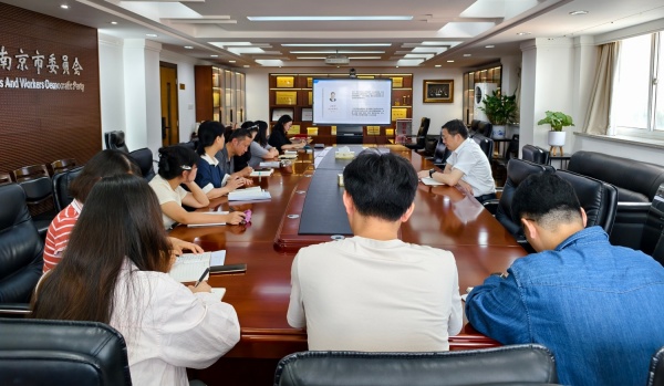 1757493700708039206.jpg 农工党南京市委会机关专题学习《习近平谈治国理政》第五卷.jpg