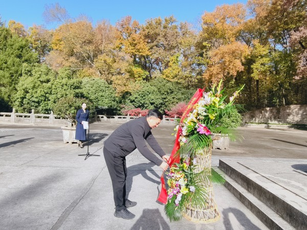 纪念邓演达烈士殉难94周年——农工党江苏省委会暨南京市委会机关支部举行拜谒邓演达烈士墓、瞻仰烈士殉难地活动2.jpg