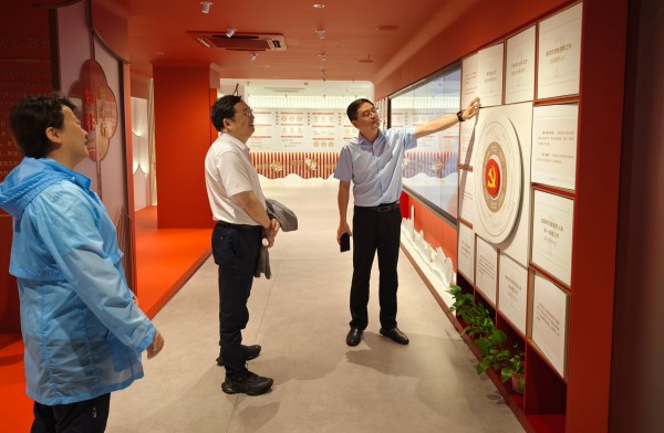 农工党南京市参政议政工作委员会赴苏州开展年度重点课题专题调研 (4).jpg